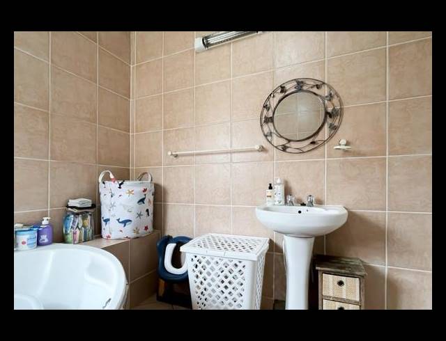 2 BEDROOM APARTMENT FOR SALE IN WINCHESTER HILLS